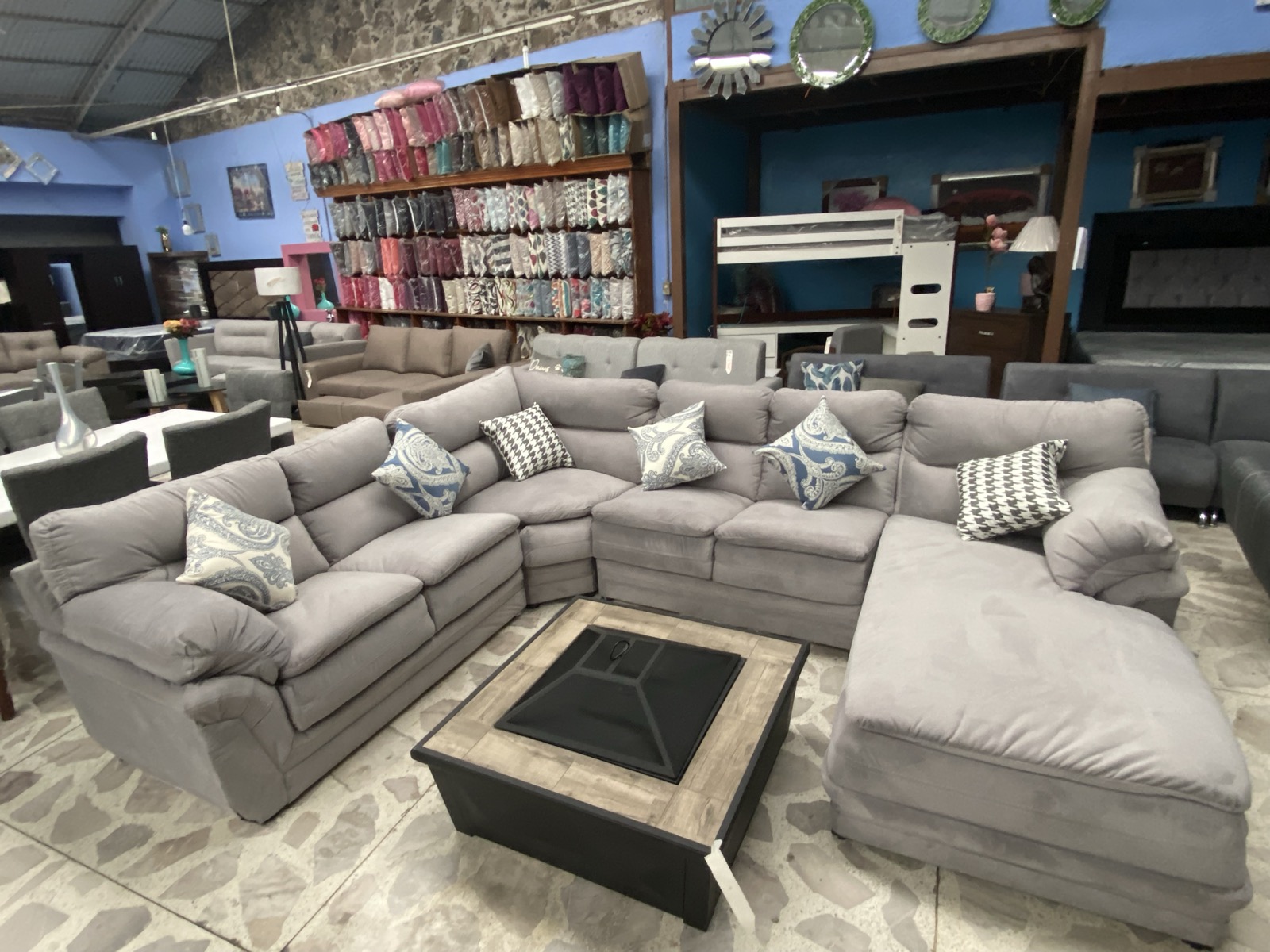 Sala Modelo 105